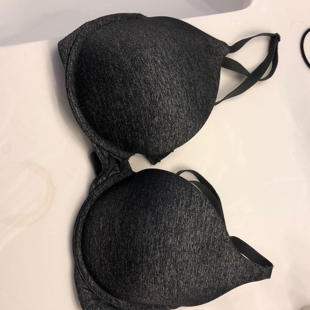 Black VS 32DD BRA